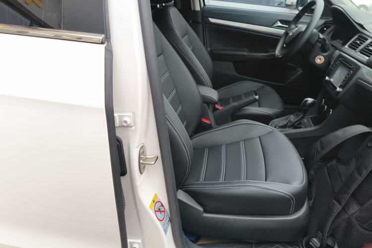 Used Volkswagen Gran Lavida 2015 1.6L Automatic Fashion Edition Right Front Seat