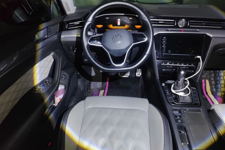 Used Volkswagen Magotan 2023 2 Million Units Limited Edition 330TSI DSG Leading Version
