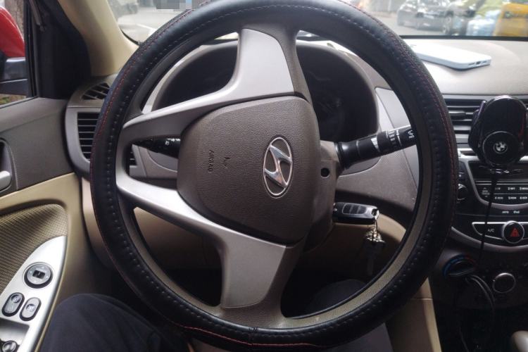 Used Hyundai Verna (older generation) 2013 Sedan 1.4L Automatic Standard GL Model Steering Wheel