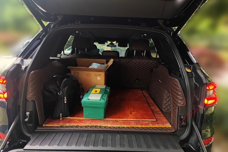 Used BMW X5 2022 xDrive 40Li M Sport Package Trunk