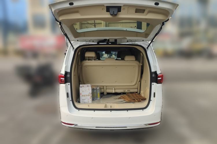 Used Buick GL8 2023 Facelifted Land Cruiser Executive Luxury Version