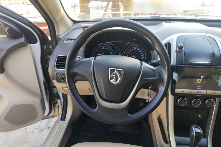 Used Baojun 630 2014 1.5L automatic comfort version

