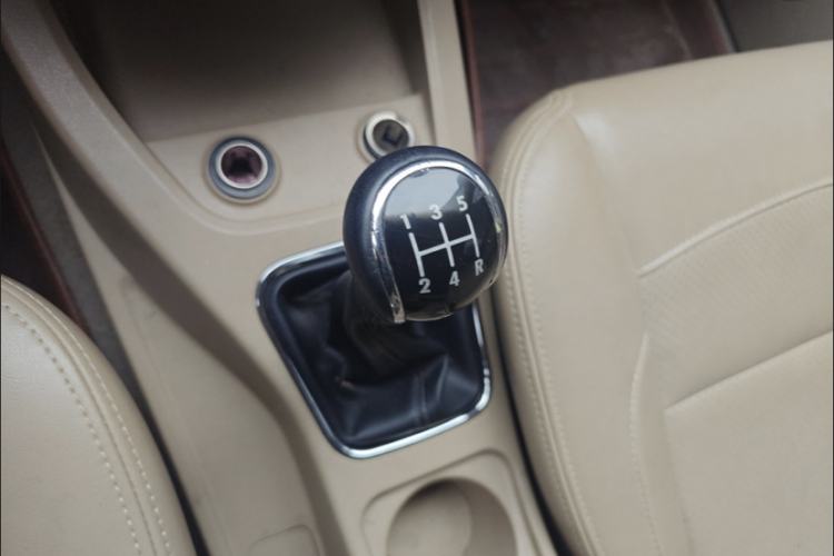 Used Wuling Hongguang 2014 1.2L S Comfort Model China IV
