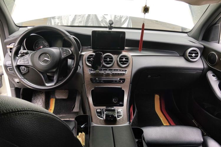 Used Mercedes-Benz GLC 2017 GLC 300 4MATIC Sport Edition Center Console