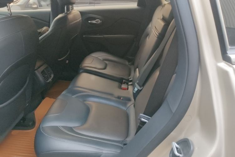 Used Jeep Cherokee 2016 2.4L Leading Edition
