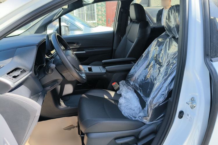 Used Toyota Granvia 2026 Model 2.5L Hybrid Comfort Edition