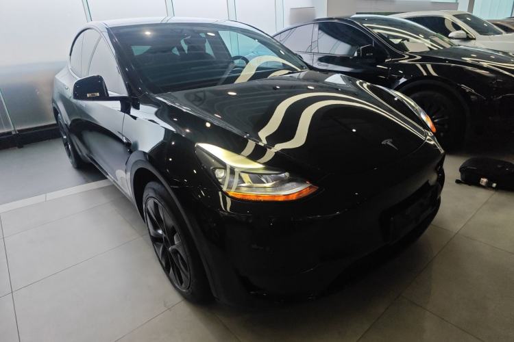 Used Tesla Model Y 2023 Rear-Wheel-Drive Version Front Right 45 Deg