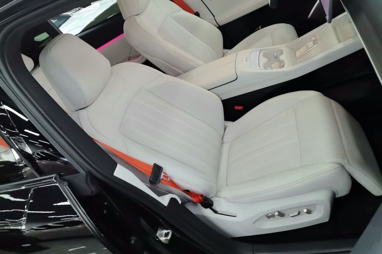 Used ONVO L60 2024 60 kWh Rear-Drive Version Right Front Seat