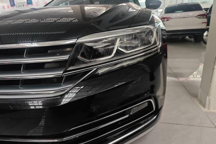 Used Volkswagen Phideon 2018 Revised Version 380TSI Two-Wheel Drive Business Edition Left Front Headlight