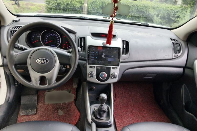 Used Kia Forte 2014 1.6L MT GL Center Console