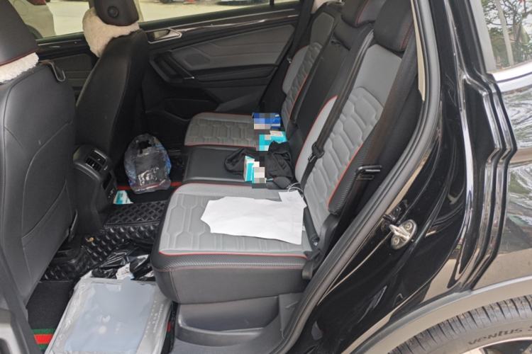 Used Volkswagen Tiguan L 2023 330TSI Automatic Two-Wheel Drive R-Line Flagship Edition Left Rear Seat