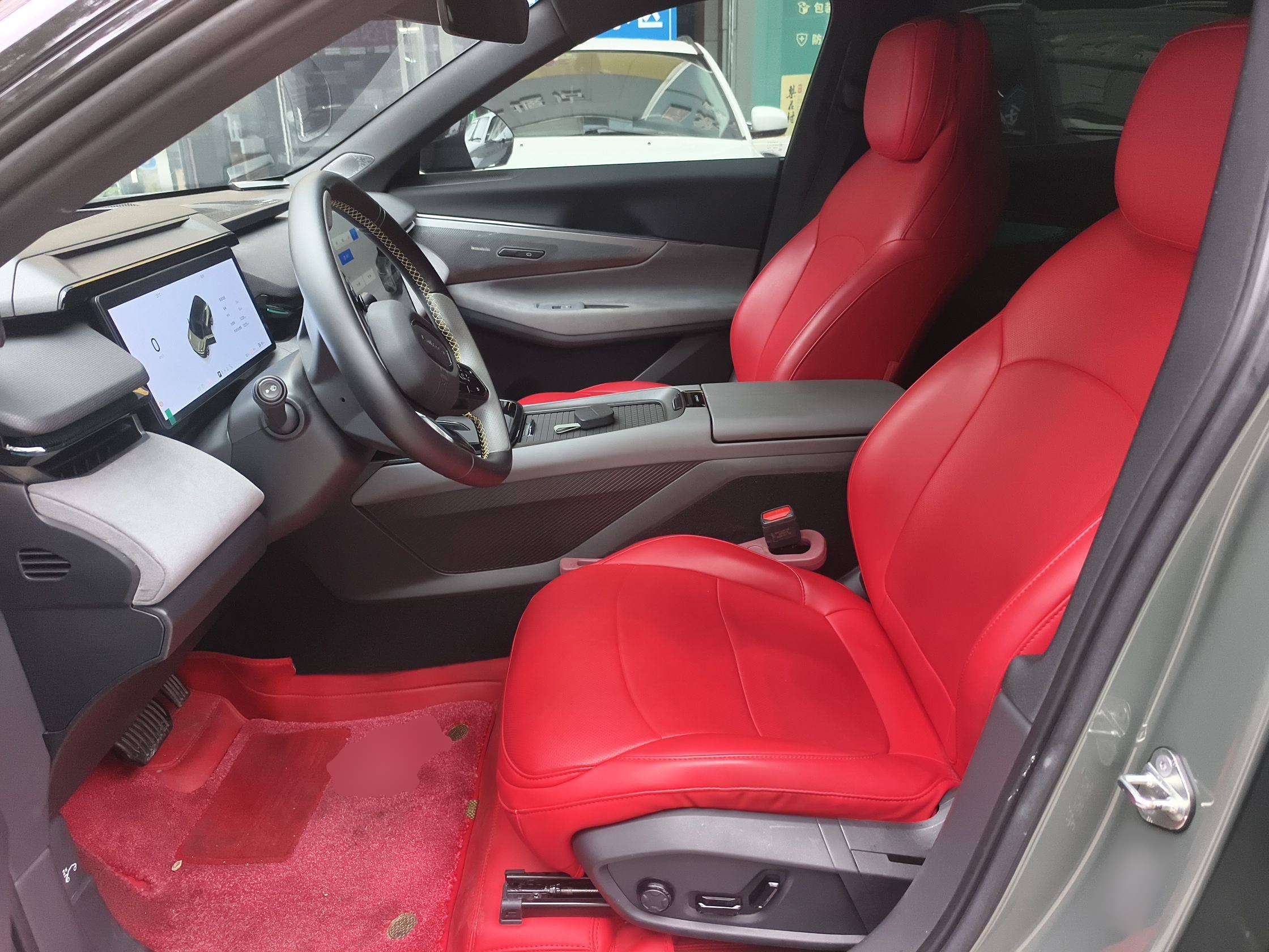 Переднее сиденье в автомобиле