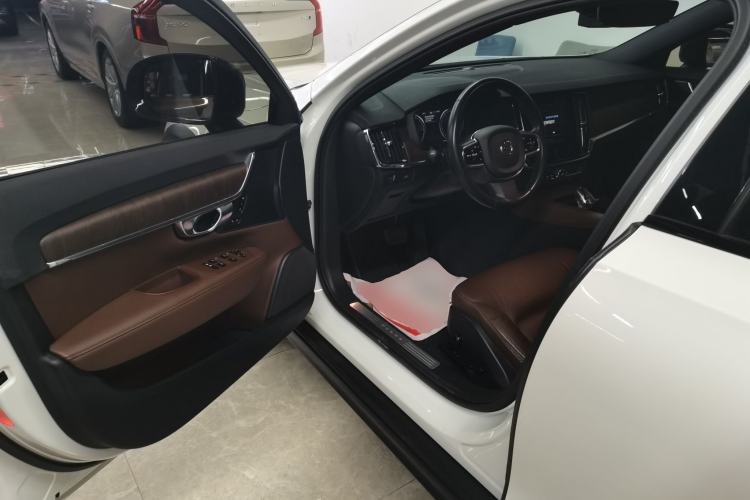 Used Volvo V90 2021 Cross Country B5 AWD Smart Range Edition
