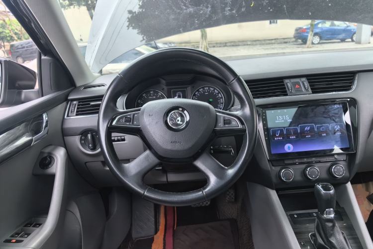 Used Skoda Octavia 2015 1.6L Automatic Yijun Edition Steering Wheel
