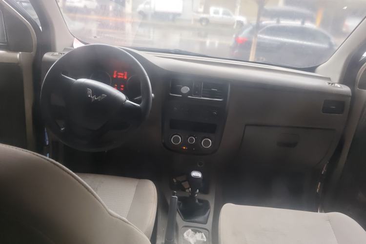 Used Wuling Rongguang V 2019 1.5L Window-Sealed Utility Model China VI LAR Center Console