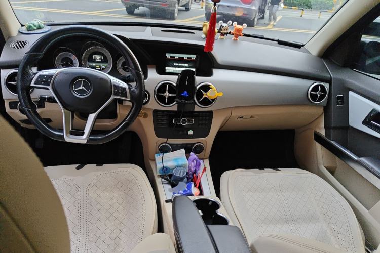 Used Mercedes-Benz GLK-Class 2015 GLK 260 4MATIC Dynamic Edition Ultimate Version Center Console