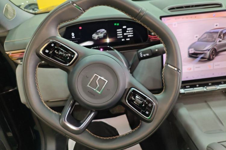 Used Zeekr 7X 2025 100 kWh Long-Range Rear-Wheel Drive with Intelligent Driving Features
