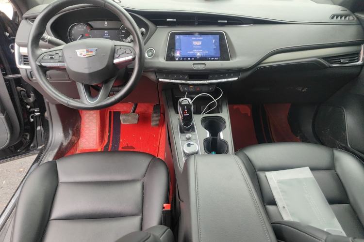 Used Cadillac XT4 2021 28T Two-Wheel Drive Luxury Version Center Console