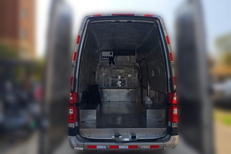 Used Foton Toano 2024 Geely Xianghuo 2.5T Manual Long Wheelbase Ultra-High Roof with Rear Dual Tires 3-Seater