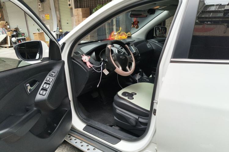 Used Hyundai ix35 2012 2.0L Automatic Two-Wheel Drive Elite Edition GLS Driver Seat