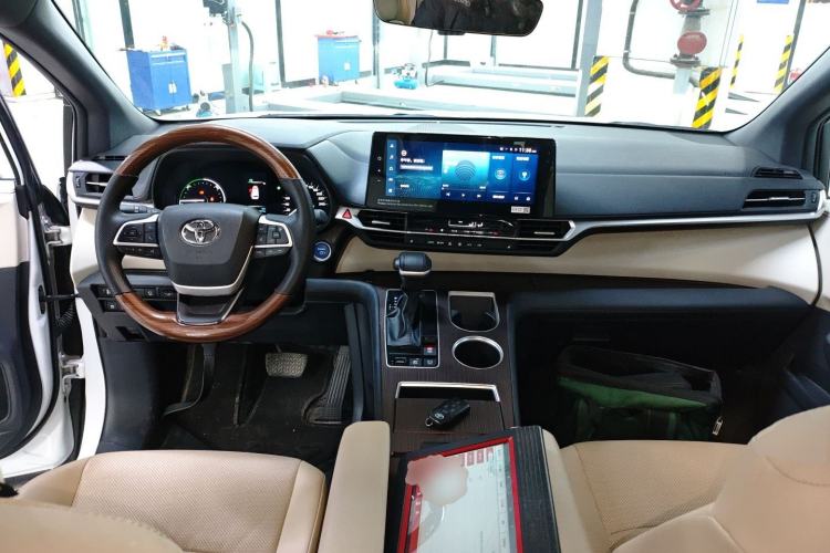 Used Toyota Granvia 2023 2.5L Hybrid Prestige PLUS Edition
