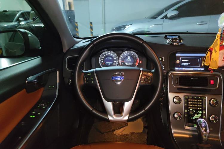 Used Volvo V60 2013 T5 Zhiya Edition