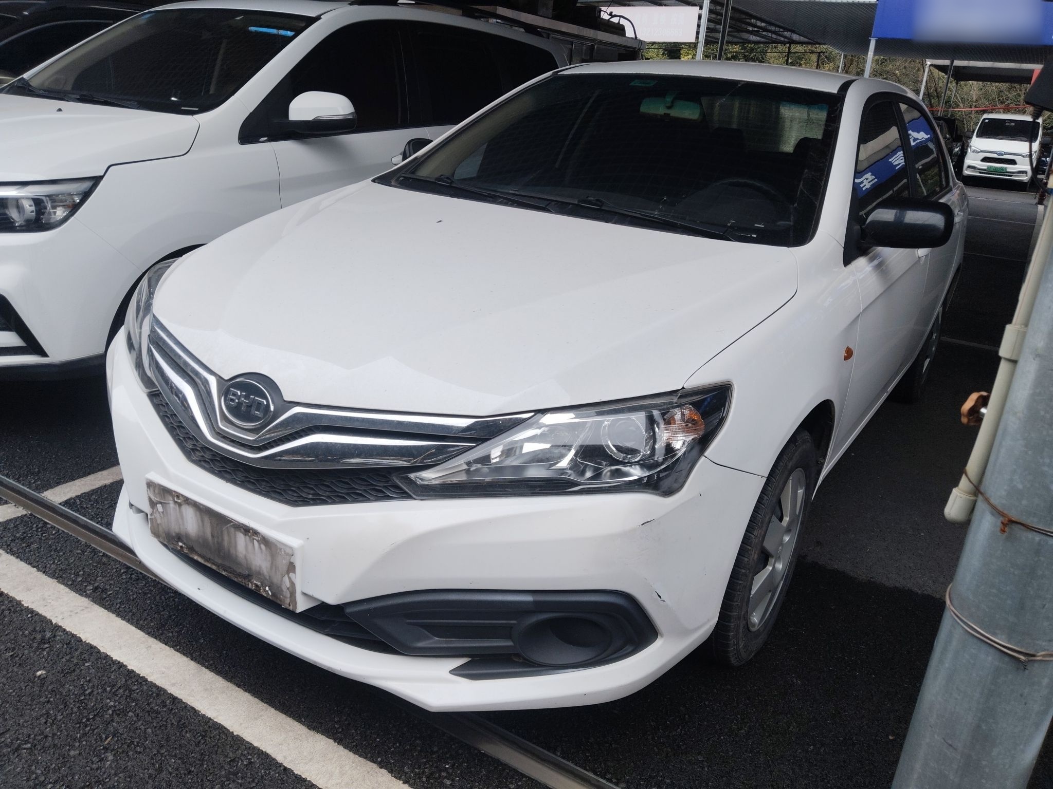 Под передней частью автомобиля