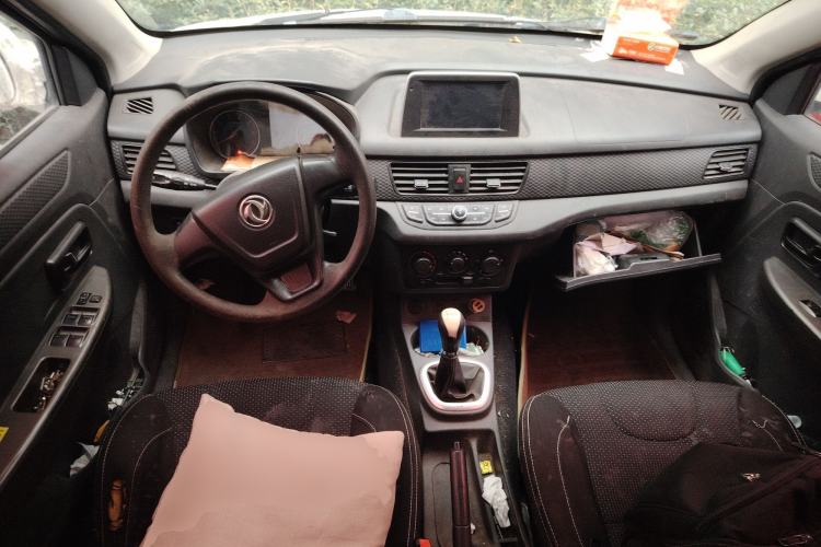 Used Dongfeng Fengon 330 2018 1.5L 330S Premium Edition DK15 Center Console