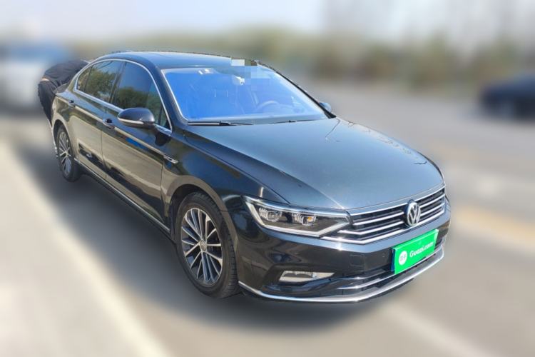 Used Volkswagen Magotan 2020 330TSI DSG Luxury Edition Front Right 45 Deg