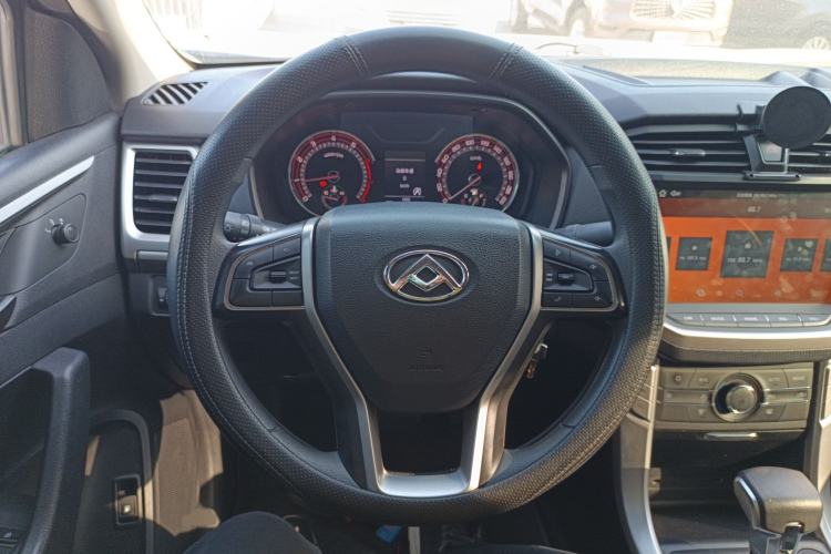 Used SAIC MAXUS T60 2017 2.0T Gasoline Automatic Two-Wheel Drive High-Ride Elite Standard Cabin
