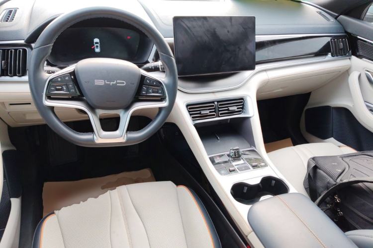 Used BYD Song PLUS New Energy 2023 Champion Edition DM-i 110KM Flagship PLUS Center Console