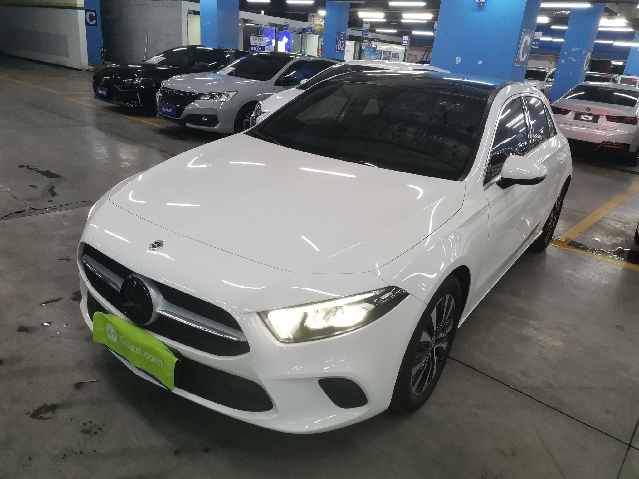 Под передней частью автомобиля