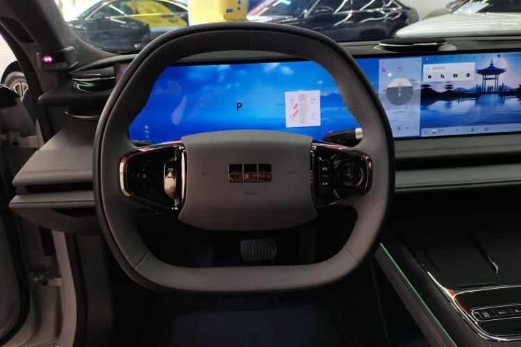 Used Geely Galaxy E8 2025 700 km Long-Range Intelligent Driving Version Steering Wheel