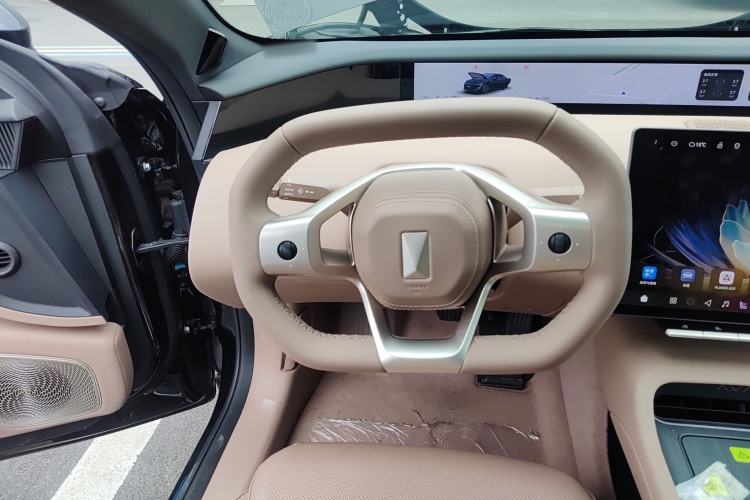Used Avatr 12 2025 Updated Ultra All-Electric Four-Wheel Drive Steering Wheel