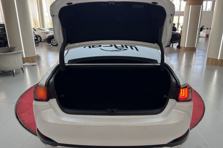 Used Lexus ES 2023 200 Excellence Edition Interior 7