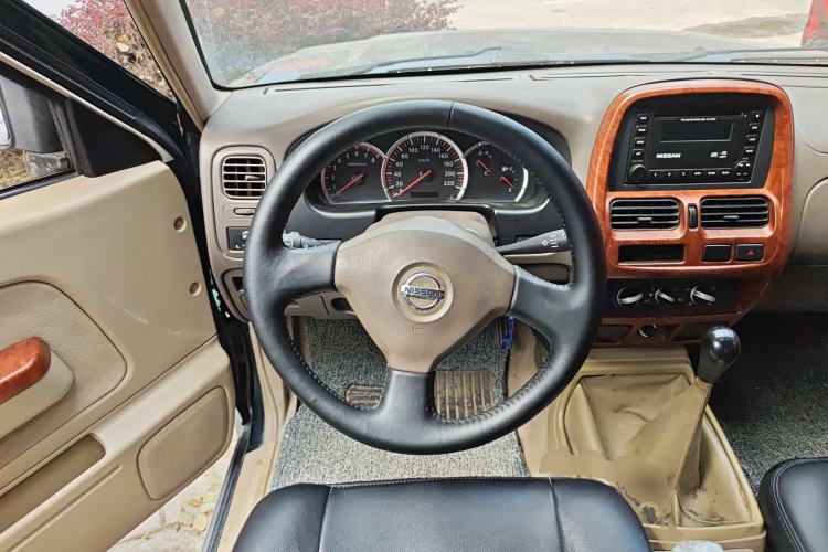 Used Nissan D22 2013 2.4L Gasoline Two-Wheel-Drive Standard Model Steering Wheel