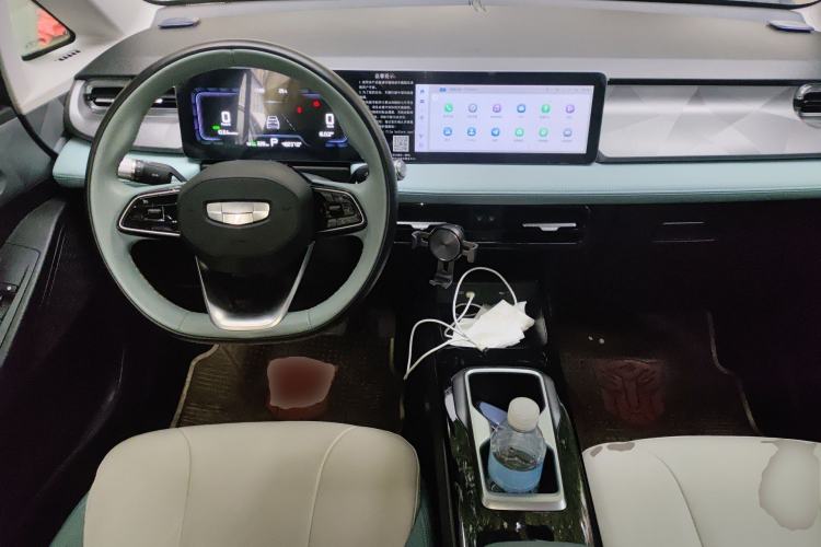 Used Geometry E Firefly 2024 401 km Fluorescent