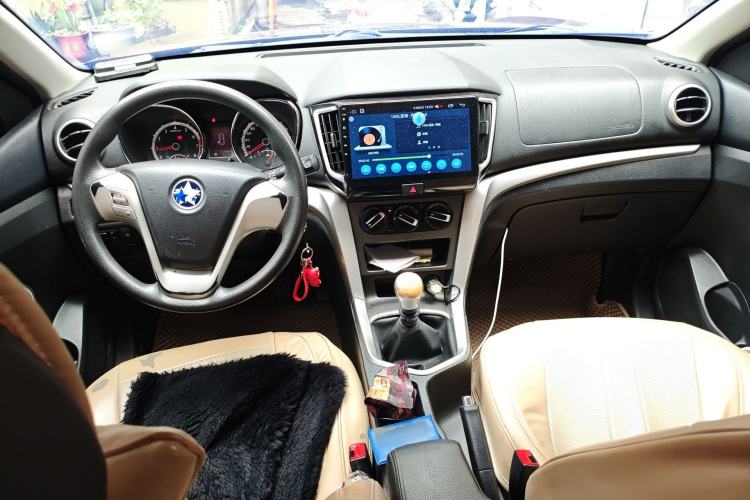 Used Venucia T70 2015 2.0L Manual RuiQu Version Center Console