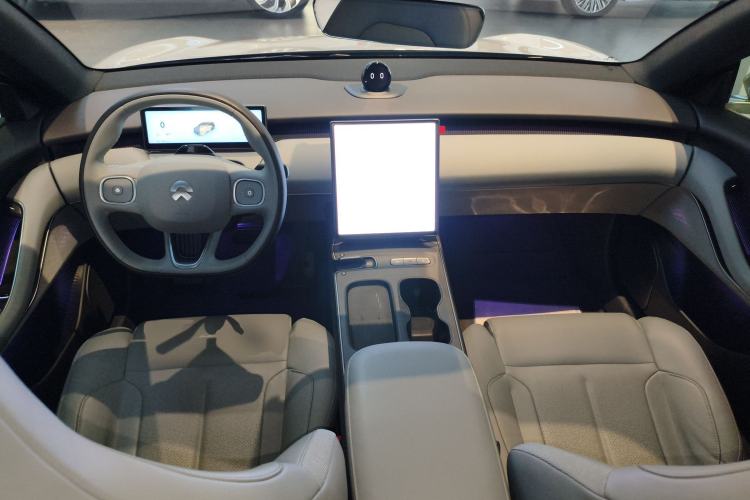 Used Nio ET5T 2023 75 kWh Touring Center Console