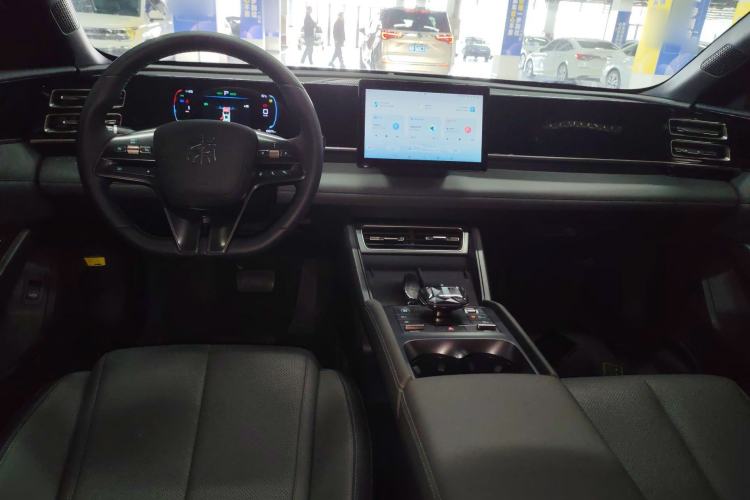 Used BYD Qin L 2025 DM-i Smart Drive 80KM Leading Model Center Console