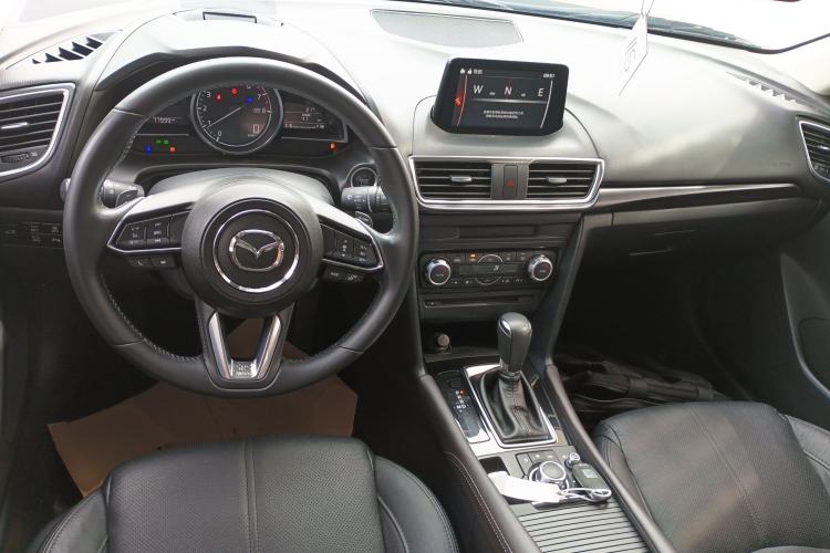 Used Mazda 3 Axela 2017 Hatchback 2.0L Automatic Sport Model China V Emission Standard Center Console