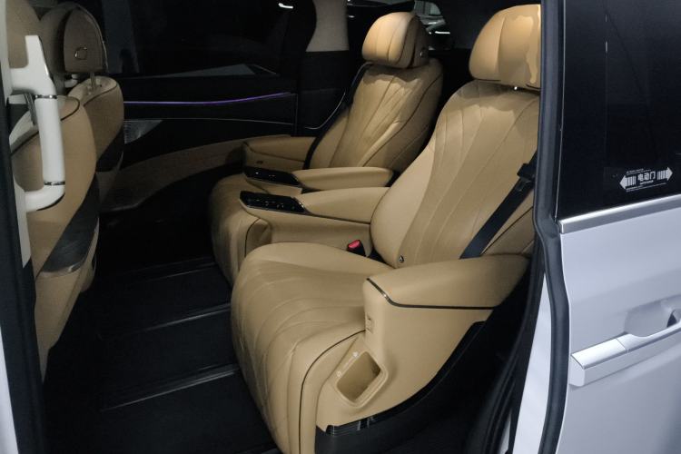 Used Denza D9 2024 DM-i 980 Four-Wheel Drive Prestige Model
