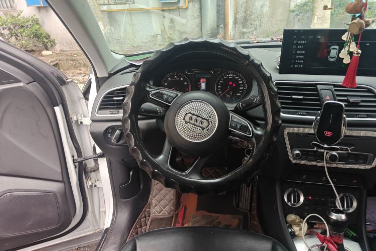 Used Audi Q3 2015 35 TFSI quattro Comfort model Steering Wheel