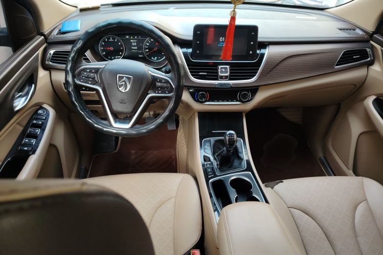 Used Baojun 730 2017 1.5T Manual Style 7 Seats China V
