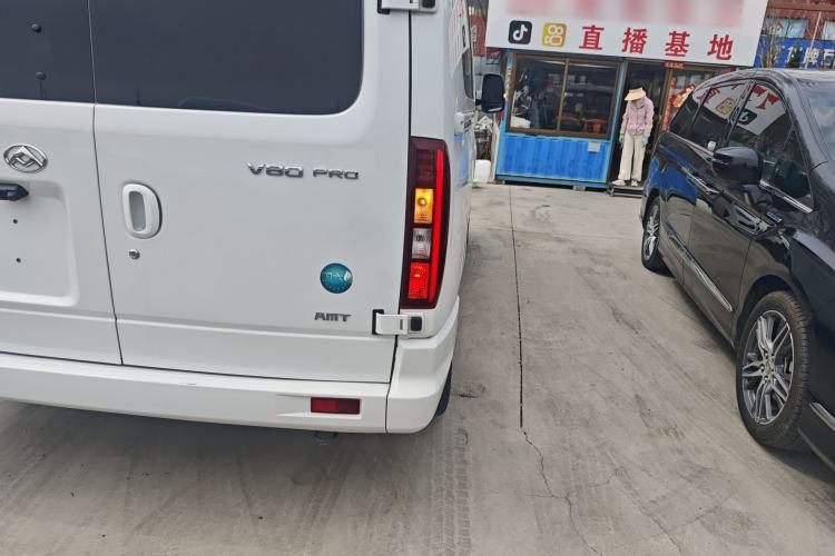 Used SAIC MAXUS Xintu V80 2024 Facelift Aoyuntong 6AMT Short Wheelbase Ultra-Low Roof 147 Ps 5/6 Seats Right Rear Taillight