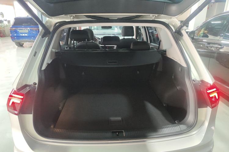 Used Volkswagen Tiguan L 2023 330TSI Automatic Two-Wheel Drive R-Line Enjoyment Edition
