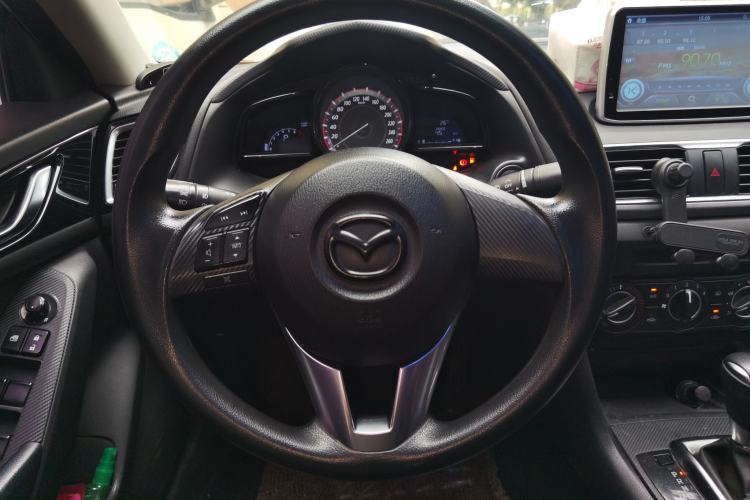 Used Mazda 3 Axela 2016 Sedan 1.5L Automatic Comfort Model