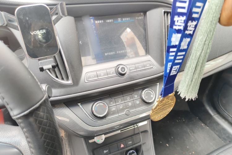 Used Roewe 360 2017 1.5L Automatic Luxury Edition Audio And AC Panel