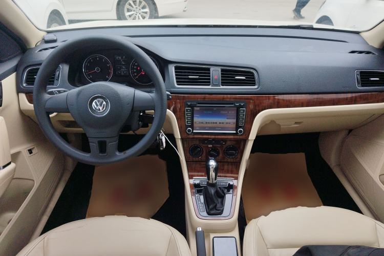 Used Volkswagen Lavida 2013 1.4TSI DSG Comfort Edition Center Console