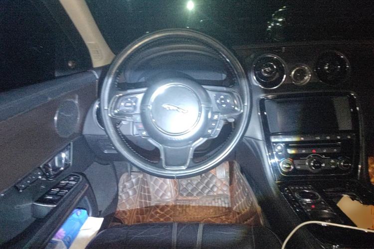 Used Jaguar XJ 2016 XJL 2.0T Two-Wheel-Drive Elegant Business Edition Steering Wheel